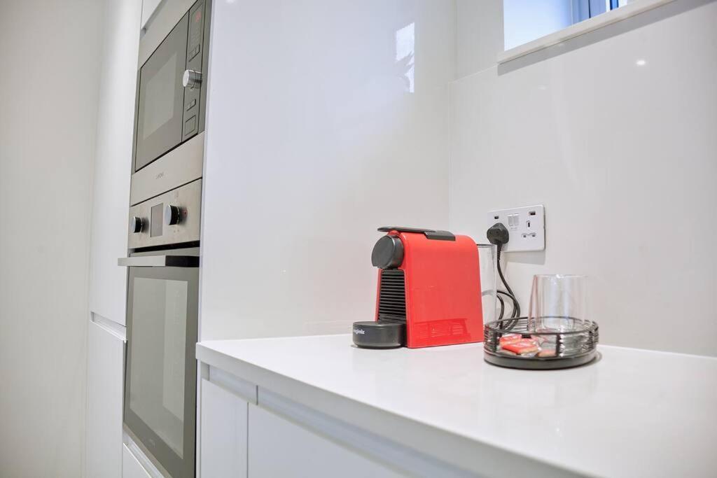 Gorgeous Apartment, 5 Mins From Canada Water, Not Lewisham As Listed! * Londres