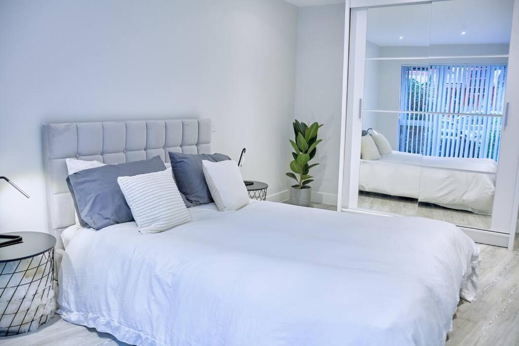 Gorgeous Apartment, 5 Mins From Canada Water, Not Lewisham As Listed! Apartamento