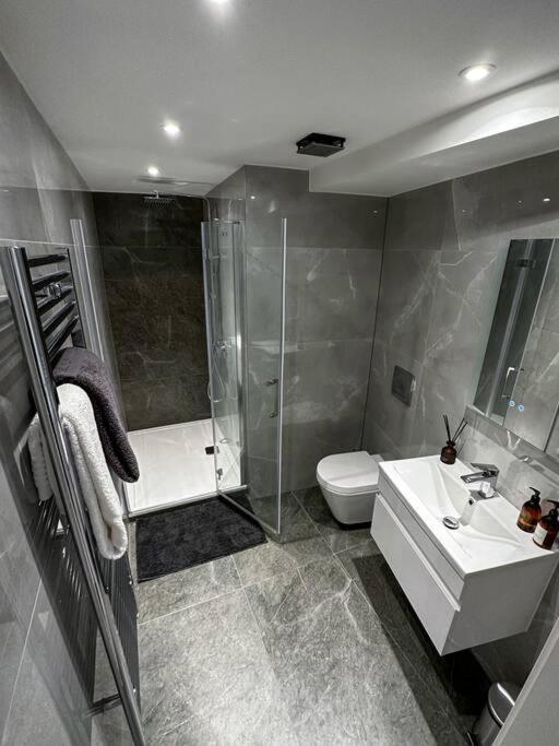 Gorgeous Apartment, 5 Mins From Canada Water, Not Lewisham As Listed! * Londres