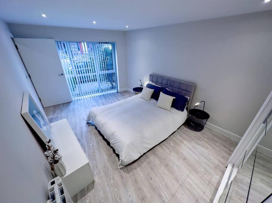 Gorgeous Apartment, 5 Mins From Canada Water, Not Lewisham As Listed! Londres