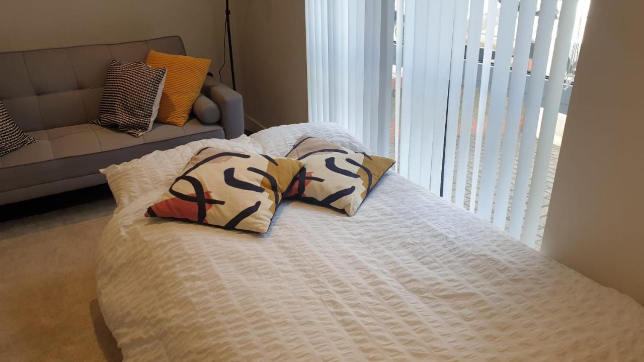 Gorgeous Apartment, 5 Mins From Canada Water, Not Lewisham As Listed! Londres